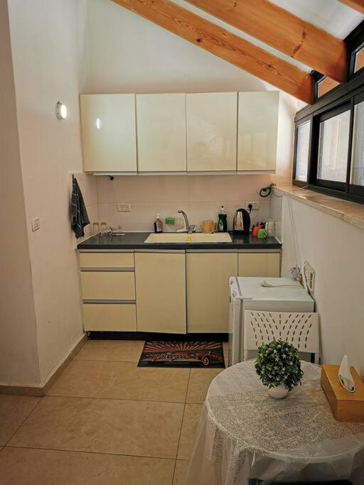 A Wonderful Studio6 Apt In The Center Of Yerusalem Bagian luar foto